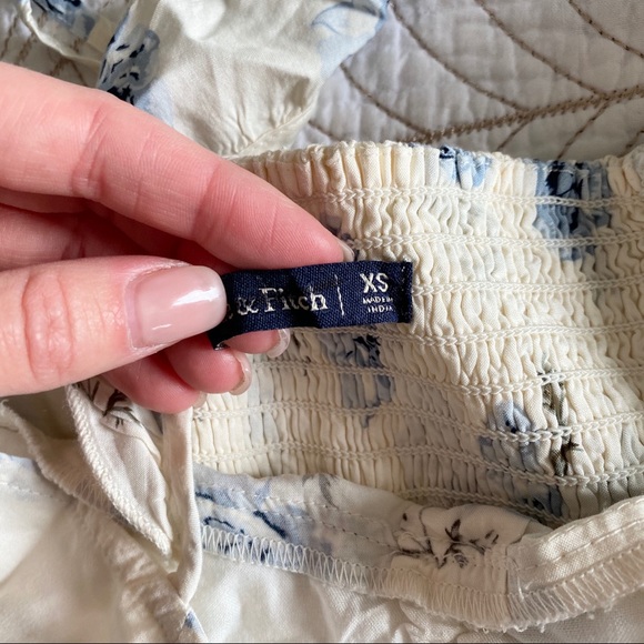 2/$30🍑 NWOT ABERCROMBIE & FITCH Floral Tank - Picture 7 of 7